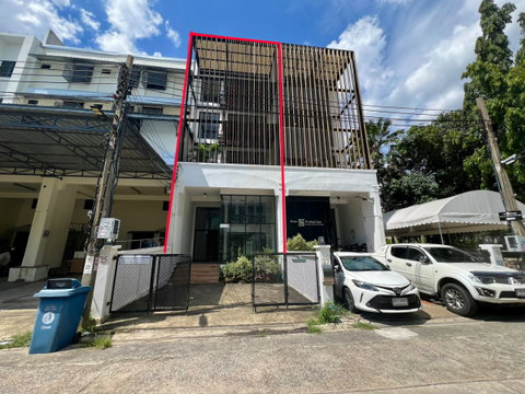 เช่าโฮมออฟฟิศ 4.5 ชั้น สุขุมวิท 62 พื้นที่ขนาดใหญ่ ดีไซน์ทันสมัย ใกล้ BTS บางจาก เหมาะสำหรับสำนักงานมืออาชีพ