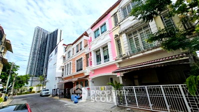Townhouses for sale : 3-BR Townhouse For Sale, Baan Klang Muang British Town Srinakarin (ID 1403582)
