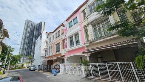 ทาวน์เฮ้าส์ 3 ห้องนอน ขาย บ้านกลางเมือง บริติชทาวน์ ศรีนครินทร์ (ID 1403582)