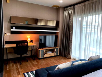 Condos for rent : Condo for rent, Noble Remix. Beautiful, spacious, and comfortable room. Fully furnished and ready to move in. 190 meters from BTS Thonglor.