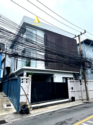 เช่าบ้านเดี่ยว ถนนประชาราษฎร์บำเพ็ญ :  ให้เช่าบ้าน 3 ชั้น ย่านสุทธิสาร ห้วยขวาง มีเฟอร์นิเจอร์ ใกล้MRTสุทธิสาร/ห้วยขวาง