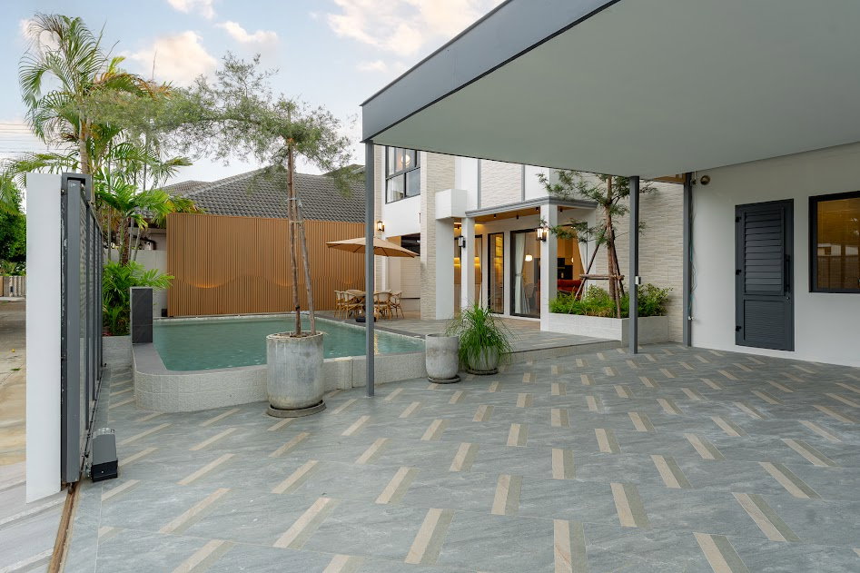 picture Luxury 2-Storey Pool Villa with Private Swimming Pool #C4MG100524 - 3/31