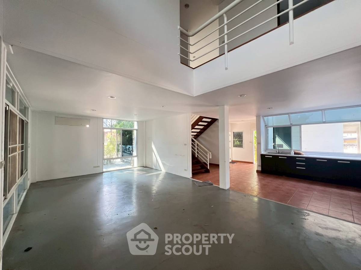 picture 4-BR Detached House With Garden, Thong Lo BTS Area, Bangkok (ID 3004415) - 7/10