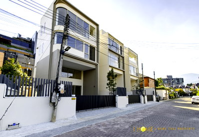 บ้านเดี่ยว การไฟฟ้าส่วนภูมิภาค สันทราย :  ขายบ้านเดี่ยว 3 ชั้นครึ่ง  พร้อมสระขนาดเล็ก  ในหมู่บ้านทำเลย่านนิมมานเหมินทร์   ใกล้มหาลัยเชียงใหม่   #C8MG100617