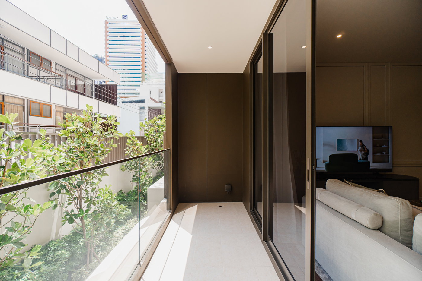 picture via 61 2 bedrooms, for sale - 4/18