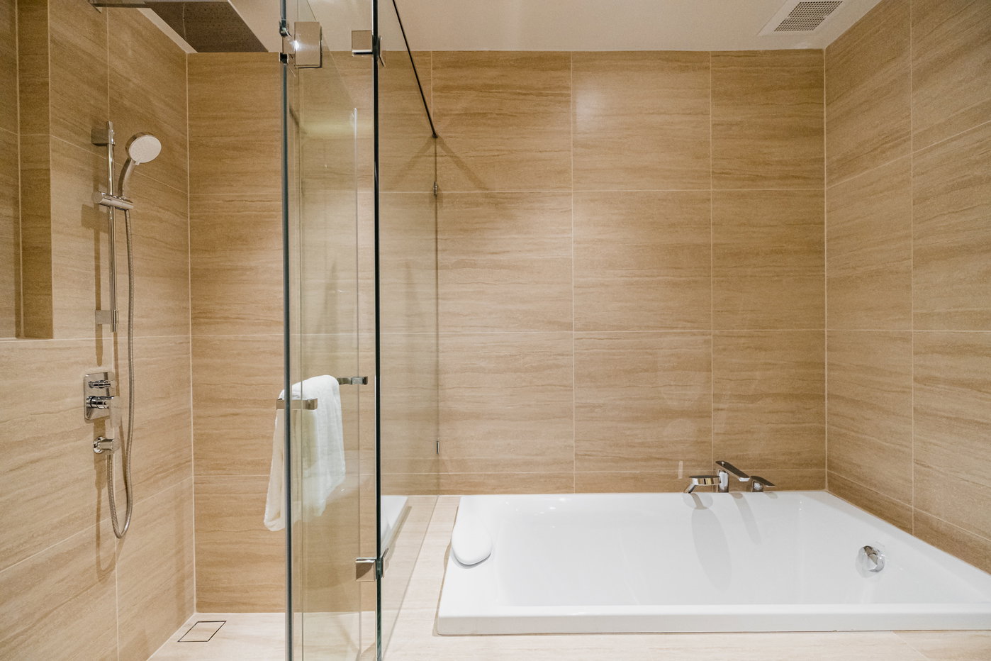 picture via 61 2 bedrooms, for sale - 5/18