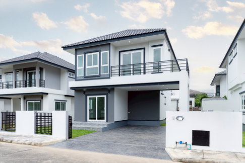 บ้านเดี่ยว 2 ชั้น ใกล้เซ็นทรัลเชียงใหม่  ในโครงการพร้อมคลับเฮ้าส์ และสระว่ายน้ำ  ระบบรักษาความปลอดภัยที่ดี     #C4MG100528