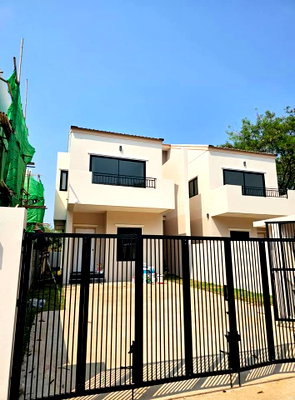 บ้านเดี่ยว ม.พายัพวิทยาเขตแก้วนวรัฐ : ขายบ้านแฝดสองชั้น นอกโครงการทำเลย่านเศรษฐกิจ ทำเลวันนิมมาน    #C8MG100711