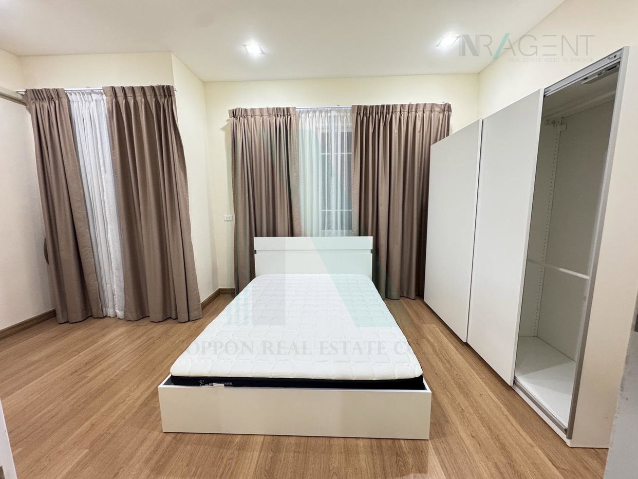 รูป ให้เช่าทาวน์เฮาส์ 2 ชั้น โกลเด้น ทาวน์ สุขุมวิท - สถานีรถไฟฟ้าแบริ่ง 4 ห้องนอน 3 ห้องน้ำ - รูปที่ 7/8