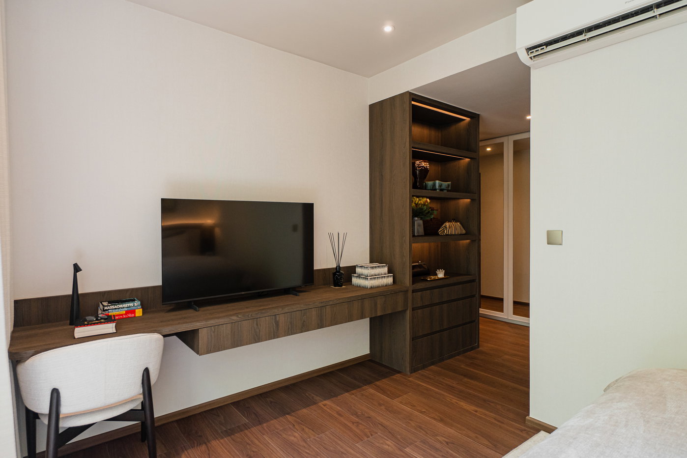picture via 61 2 bedrooms, for sale - 7/18