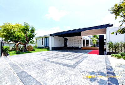 บ้านเดี่ยว ม.พายัพวิทยาเขตแก้วนวรัฐ :  บ้านพร้อมสระว่ายน้ำในตัวระบบเกลือขนาดใหญ่  ใกล้ห้างสรรพสินค้าเพียง ระบบรักษาความปลอดภัยที่ดี 24 ชม.  #C9MG100528