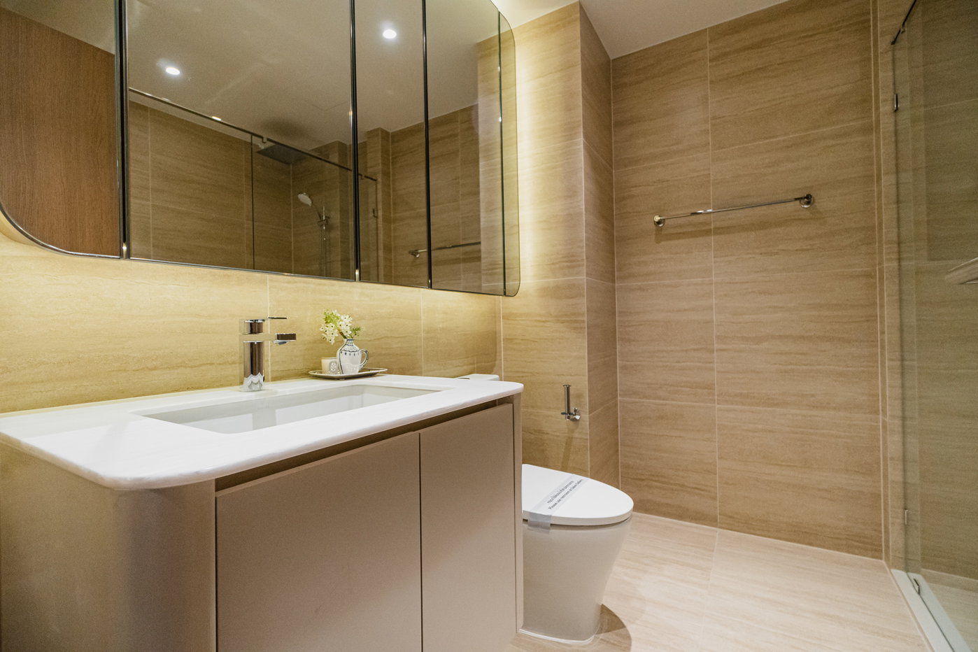 picture via 61 2 bedrooms, for sale - 2/18