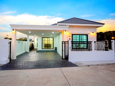 บ้านเดี่ยว ม.พายัพวิทยาเขตแก้วนวรัฐ : บ้านหรูสไตล์อังกฤษ ตกแต่งพร้อมเข้าอยู่   สระว่ายน้ำส่วนตัว บรรยากาศเงียบสงบ   วิวทุ่งนา #CDK100829 