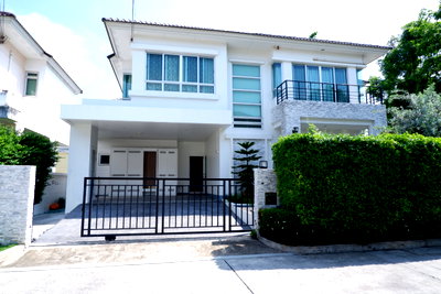บ้านเดี่ยวให้เช่า : ให้เช่า บ้านเดี่ยว โครงการ บางกอกบลูเลอวาร์ด พระราม9 ศรีนครินทร์ GH283