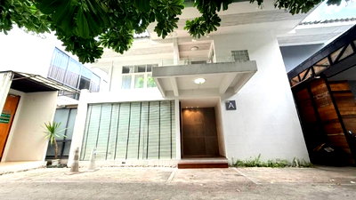 Home office for rent Watthana : 📣📣 For Rent Home Obffice Thong Lor area 400 sq.m. (Typing 0974164645, Line: JKJK4645 instead of clicking the blue/green button) 