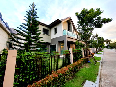 บ้านเดี่ยวให้เช่า : ให้เช่าบ้านเดี่ยว 2 ชั้น ม.บางกอก บูเลอวาร์ด สาทร-ปิ่นเกล้า 2 หลังมุมโซนใกล้สวน