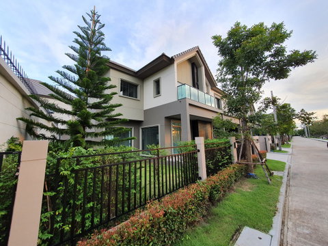 ให้เช่าบ้านเดี่ยว 2 ชั้น ม.บางกอก บูเลอวาร์ด สาทร-ปิ่นเกล้า 2 หลังมุมโซนใกล้สวน