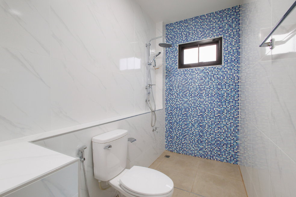 picture Spacious Two-Storey Detached House for Sale - 24/30