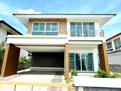 Houses for sale Chiang Mai : Two-Storey Detached House for Sale in a Secure Residential Project