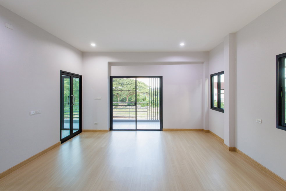 picture Spacious Two-Storey Detached House for Sale - 18/30