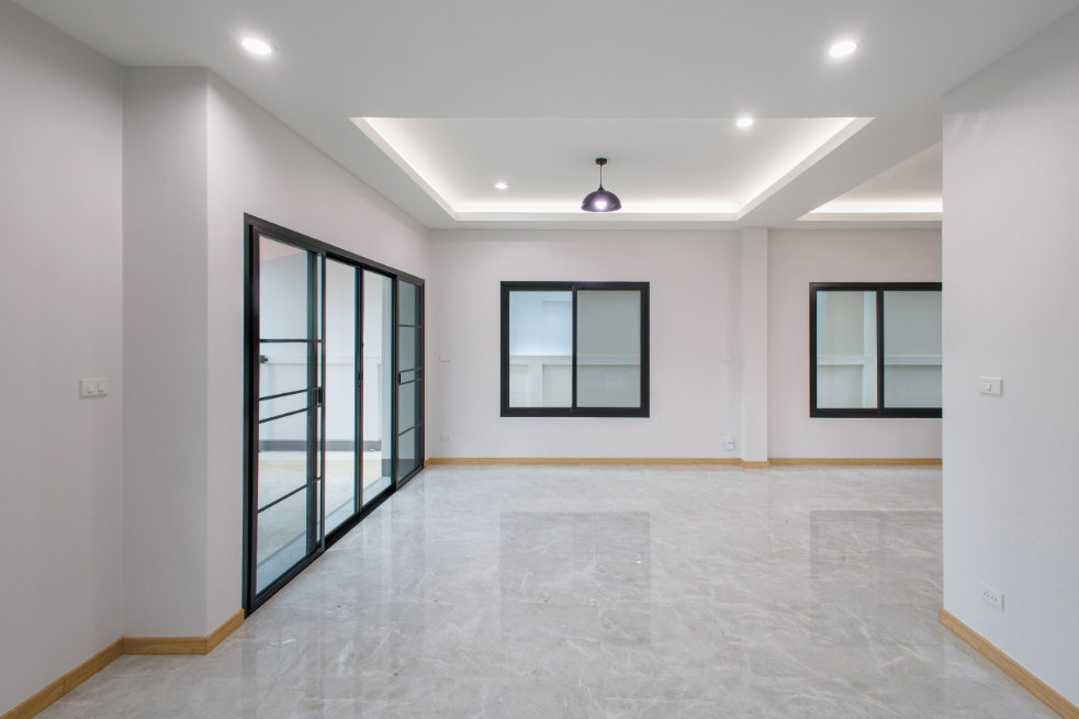 picture Spacious Two-Storey Detached House for Sale - 6/30