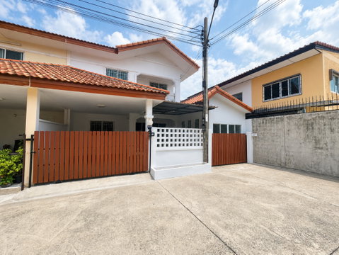 [ขาย] บ้านหลังมุม รีโนเวทใหม่ ม.เอกกวิน ติดถนนเลียบคลองสอง 243.5 ตร.ม. ใกล้ห้างแฟชั่น ใกล้รถไฟฟ้าสายสีชมพู มีพื้นที่ต่อเติมเอนกประสงค์ขนาดใหญ่