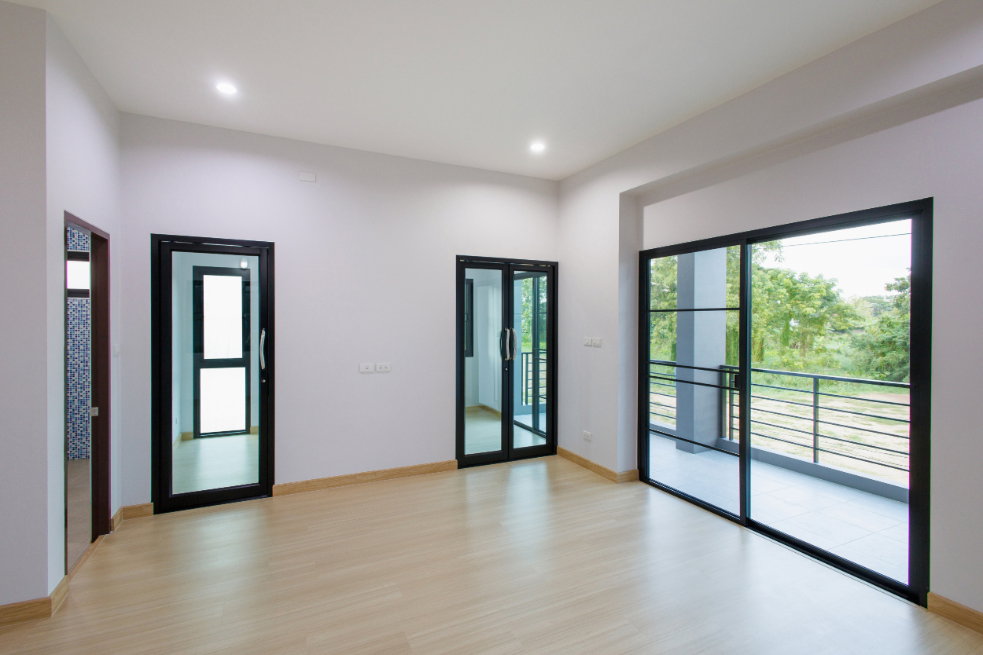 picture Spacious Two-Storey Detached House for Sale - 25/30