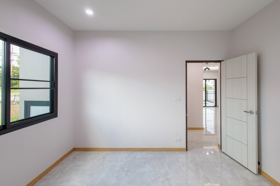 picture Spacious Two-Storey Detached House for Sale - 9/30
