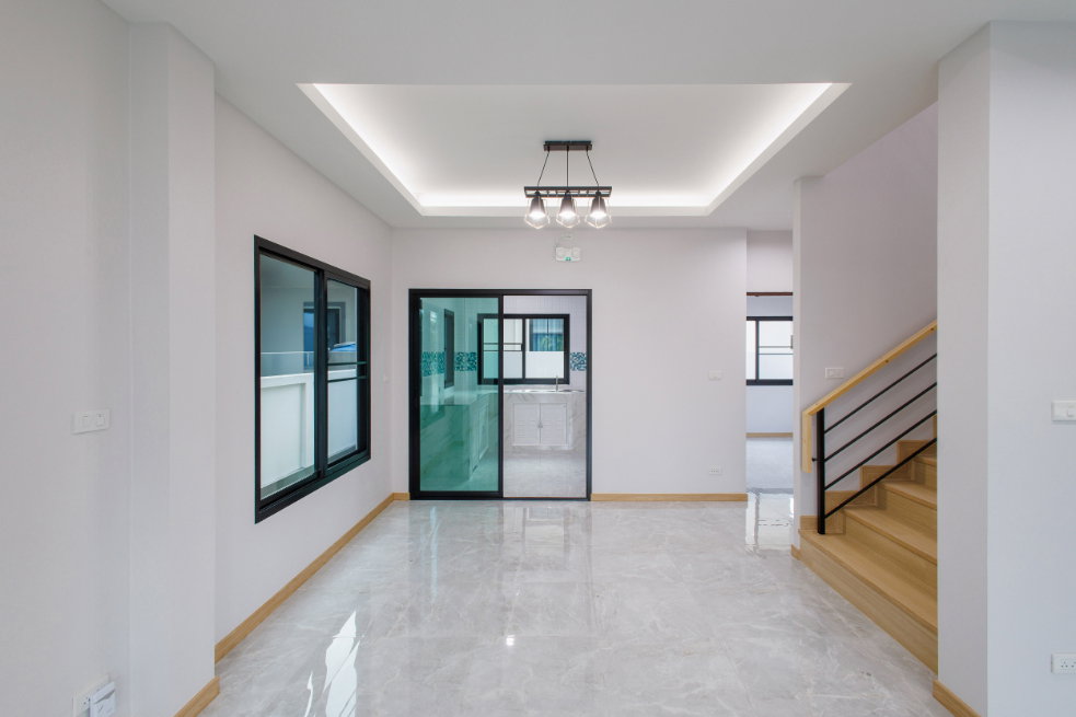 picture Spacious Two-Storey Detached House for Sale - 4/30