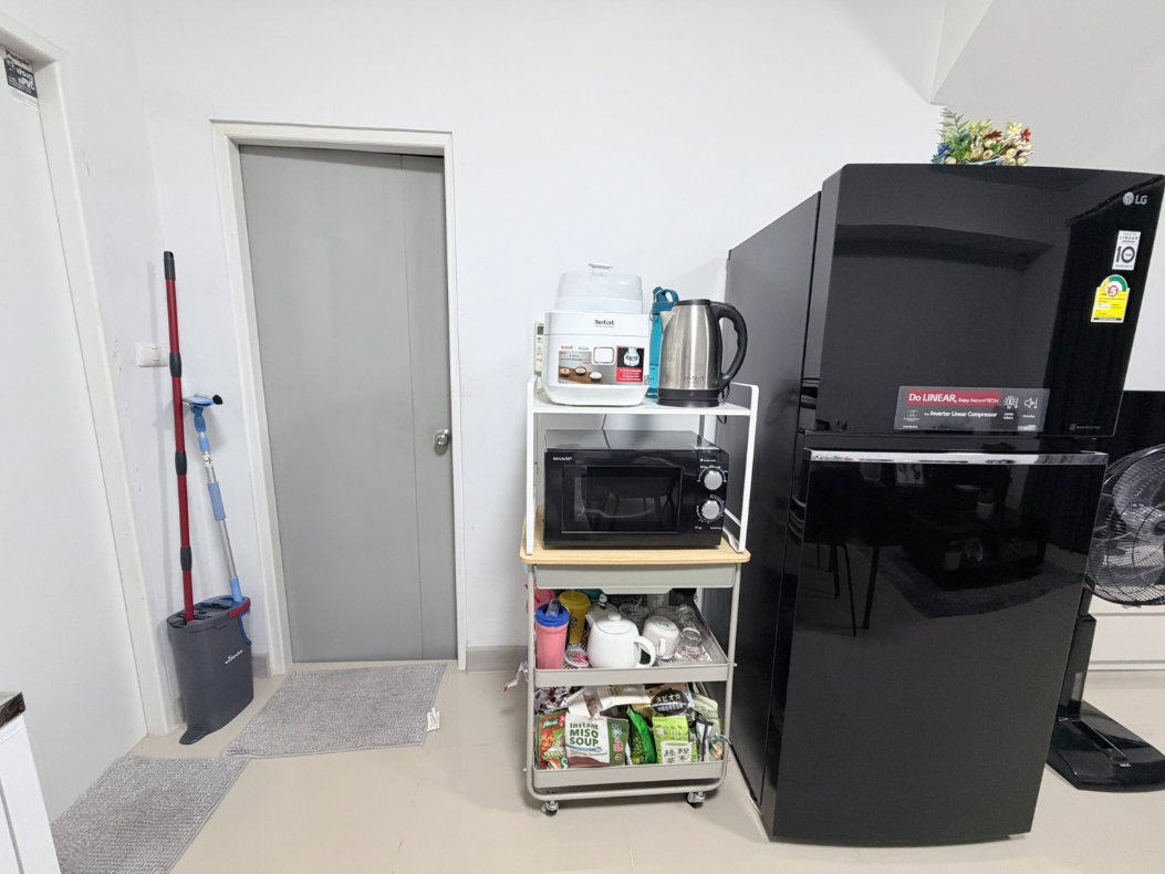 รูป "ยกบ้านให้ฟรี ทาวน์โฮม 2 ชั้น 3 ห้องนอน 2 ห้องน้ำ พร้อมเฟอร์นิเจอร์ เข้าอยู่ได้ทันที" - รูปที่ 7/16