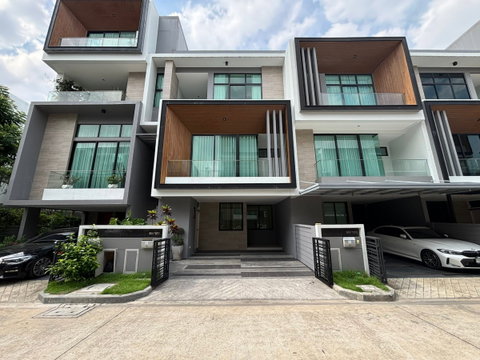 ให้เช่า เนอวาน่า ดีฟายน์ ศรีนครินทร์-พระราม 9 ☑️บ้าน Type B ขนาด 285 sqm.  ☑️3 ห้องนอน 4 ห้องน้ำ 2 ที่จอดรถ