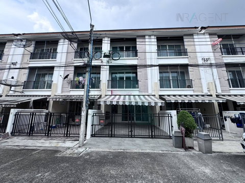 ขายทาวน์เฮาส์ โครงการ บ้านกลางเมือง เอสเซ้นส์ ศรีนครินทร์ 3 ชั้น 3 ห้องนอน 3 ห้องน้ำ