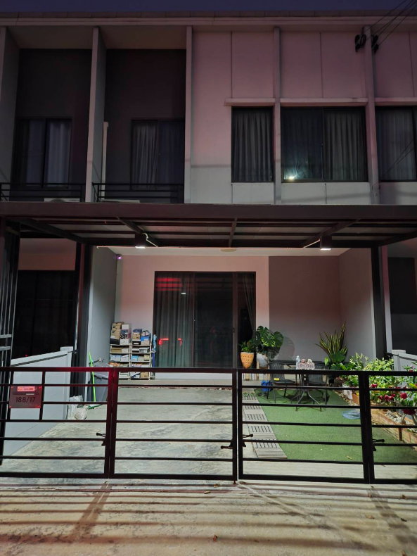 รูป "ยกบ้านให้ฟรี ทาวน์โฮม 2 ชั้น 3 ห้องนอน 2 ห้องน้ำ พร้อมเฟอร์นิเจอร์ เข้าอยู่ได้ทันที" - รูปที่ 2/16