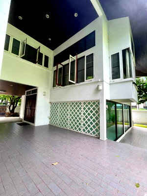 เช่าบ้านเดี่ยว ถนนเพชรบุรี กรุงเทพฯ : LTH15769  - Rare Garden House for Rent Ruamrudee | Large Land Plot | Near BTS Ploenchit | From 130,000 THB 