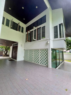 LTH15769 - Rare Garden House for Rent Ruamrudee | Large Land Plot | Near BTS Ploenchit | From 130,000 THB