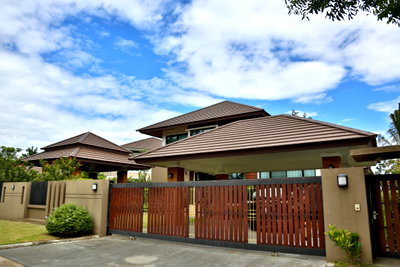 Houses for sale Chiang Mai :  The most luxurious Pool Villa in the Wang Tan project. With salt system swimming pool #San Phak Wan #Hang Dong, price only 11.5 million baht