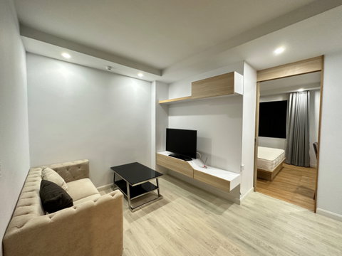 🌿✨ V Condo Salaya 🏡 ห้องริม ชั้น 8 (ชั้นสูงสุด) ☀️ โปร่ง โล่ง เป็นส่วนตัว 🌃 วิวดี 🪴🧺 เจ้าของห้องดูแลเองค่ะ  📸 IG: @Vcondorental