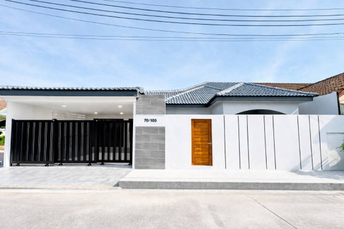 Beautiful Corner House with Private Garden in the Heart of Wichit