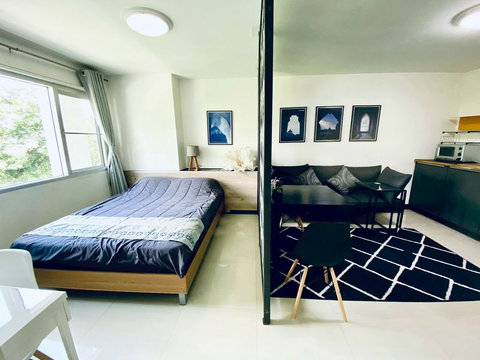 P-52308 > คอนโดให้เช่า Condo One Thonglor ห้องสตูดิโอ ชั้น 6 วิวสระว่ายน้ำ ใกล้ BTS ทองหล่อ Line: @easythaihome 085-592-2897