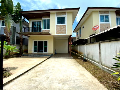 บ้านเดี่ยว ม.พายัพวิทยาเขตแก้วนวรัฐ :  บ้านเดี่ยวสองชั้น  ในโครงการทำเลย่านเศรษฐกิจ #สันทรายราคาเพียง  3.5 ล้านบาท  #C4MG100537