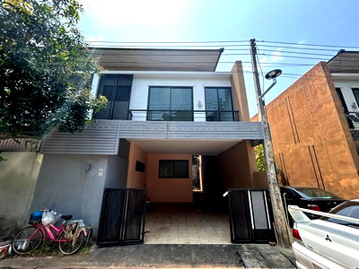 Townhouses for sale : FOR SALE  TOWNHOUSE PROPERTY  2106000 BAHT.