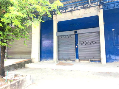 Factory for sale Dhonburi Rajabhat University Samut Prakan Campus : Warehouse for sale, 800 sq m, prime location on Theparak Road, in good condition and ready for use.