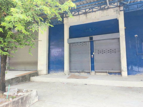 Warehouse for sale, 800 sq m, prime location on Theparak Road, in good condition and ready for use.