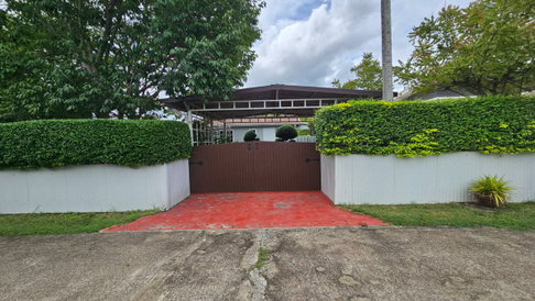 Single-story detached house with a spacious garden, quiet and surrounded by nature.  #DoiSaket Price only 35,000 THB/month