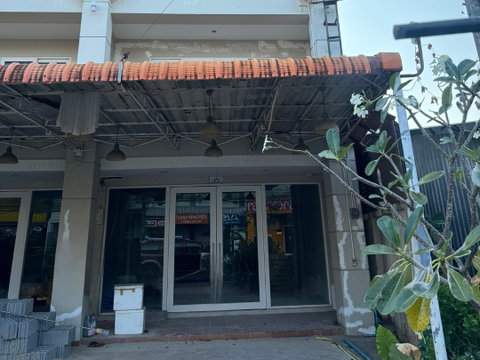 FOR SALE  COMMERCIAL BUILDING PROPERTY  8625000 BAHT.