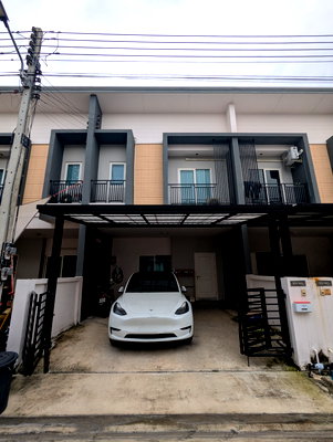Townhouses for sale วิทยาลัยเทคนิคปทุมธานี : 2-Story Townhome for Sale – Grand Ville Pathum Thani-Sainai (Direct Owner)
