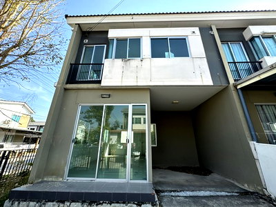 Townhouses for sale : FOR SALE  TOWNHOUSE PROPERTY  2079000 BAHT.