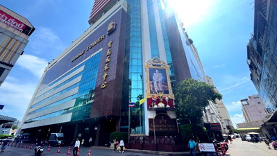 พื้นที่ขายของ วิทยาลัยอาชีวศึกษาเสาวภา : ห้องชุดสำหรับค้าขาย เนื้อที่ 21.22 ตร.ม. ในอาคารโบ๊เบ๊ทาวเวอร์ 1 ชั้น 3 เขตป้อมปราบศัตรูพ่าย กทม.