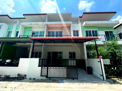 Townhouses for sale : FOR SALE  TOWNHOUSE PROPERTY  1665000 BAHT.