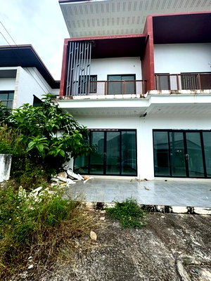 Townhouses for sale : FOR SALE  TOWNHOUSE PROPERTY  2880000 BAHT.